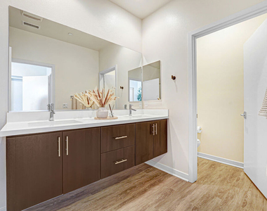 3945 Eagle Rock Boulevard - Photo Thumbnail 10