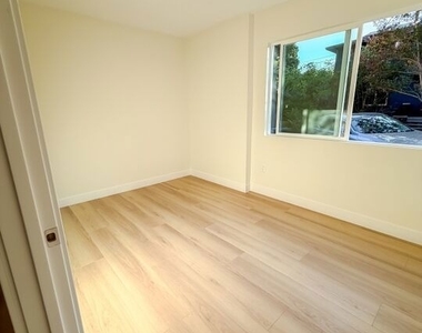 326 E Randolph Street - Photo Thumbnail 4