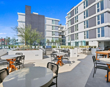 200 N Vermont Avenue - Photo Thumbnail 1