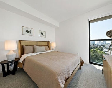 200 N Vermont Avenue - Photo Thumbnail 11