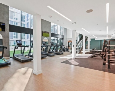 200 N Vermont Avenue - Photo Thumbnail 5