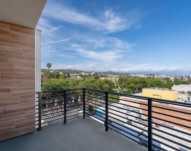 7428 Santa Monica Boulevard - Photo Thumbnail 3