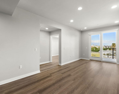 7428 Santa Monica Boulevard - Photo Thumbnail 2