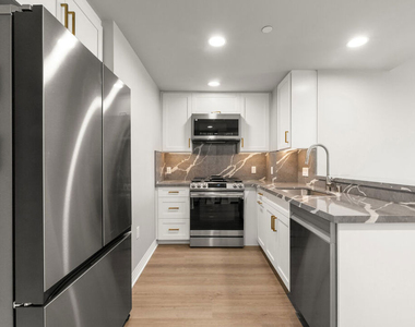 7428 Santa Monica Boulevard - Photo Thumbnail 6