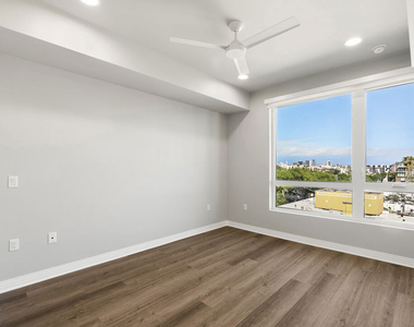 7428 Santa Monica Boulevard - Photo Thumbnail 8