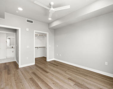 7428 Santa Monica Boulevard - Photo Thumbnail 9