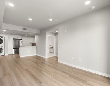 7428 Santa Monica Boulevard - Photo Thumbnail 4