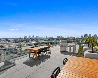 200 N Vermont Avenue - Photo Thumbnail 4
