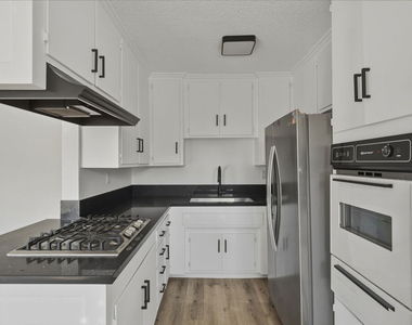 929 N Stanley Avenue - Photo Thumbnail 6