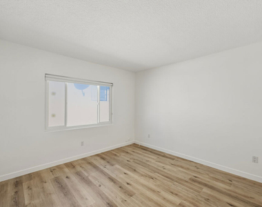 929 N Stanley Avenue - Photo Thumbnail 8