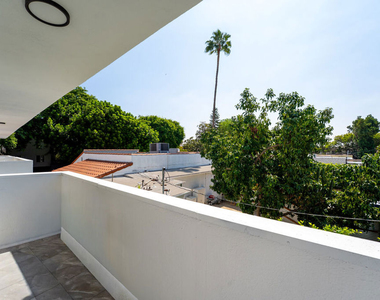929 N Stanley Avenue - Photo Thumbnail 10