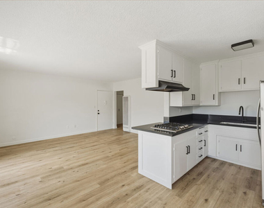 929 N Stanley Avenue - Photo Thumbnail 5