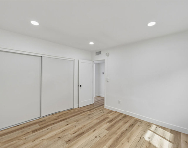 929 N Stanley Avenue - Photo Thumbnail 12