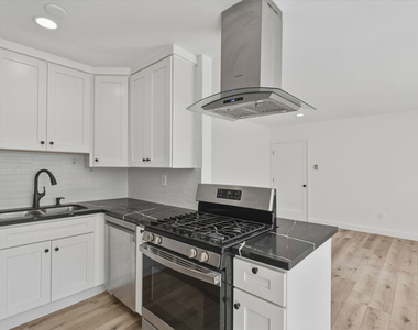 929 N Stanley Avenue - Photo Thumbnail 5