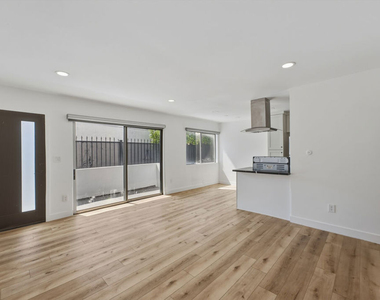 929 N Stanley Avenue - Photo Thumbnail 2