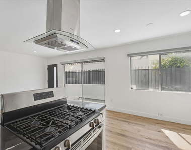 929 N Stanley Avenue - Photo Thumbnail 6