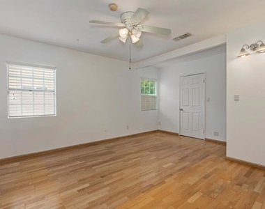 5049 Hesperia Avenue - Photo Thumbnail 19