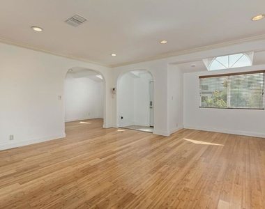 5049 Hesperia Avenue - Photo Thumbnail 6
