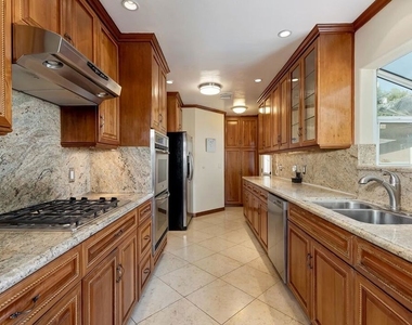 5049 Hesperia Avenue - Photo Thumbnail 12
