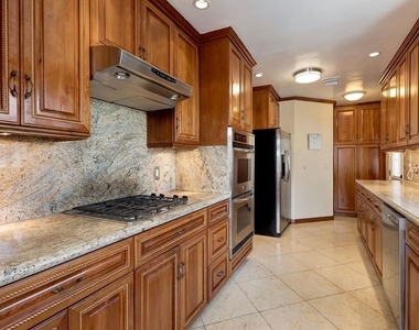 5049 Hesperia Avenue - Photo Thumbnail 13
