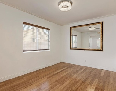 5049 Hesperia Avenue - Photo Thumbnail 9
