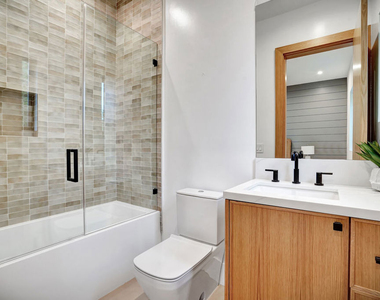 15602 Morrison Street - Photo Thumbnail 37