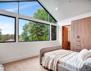 15602 Morrison Street - Photo Thumbnail 36