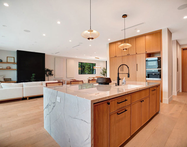 15602 Morrison Street - Photo Thumbnail 8