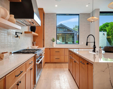 15602 Morrison Street - Photo Thumbnail 9