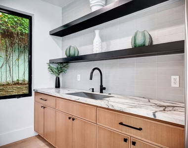 15602 Morrison Street - Photo Thumbnail 60