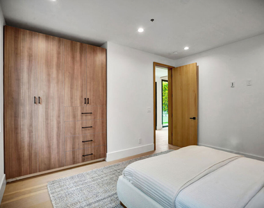 15602 Morrison Street - Photo Thumbnail 45