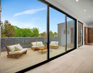 15602 Morrison Street - Photo Thumbnail 13