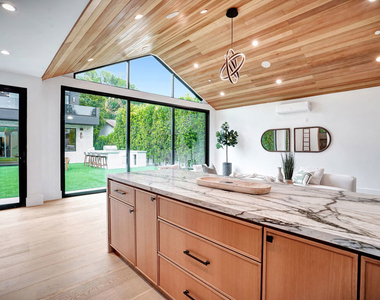 15602 Morrison Street - Photo Thumbnail 62