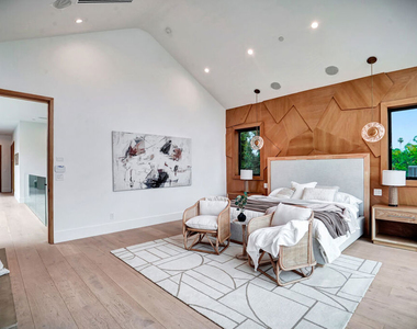 15602 Morrison Street - Photo Thumbnail 17