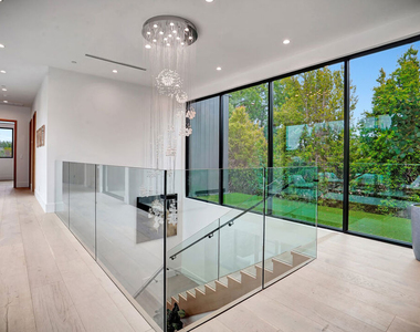 15602 Morrison Street - Photo Thumbnail 12