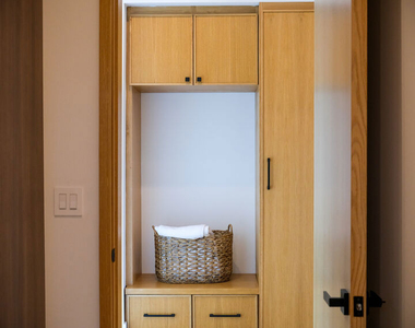 15602 Morrison Street - Photo Thumbnail 32