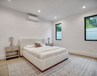 15602 Morrison Street - Photo Thumbnail 64