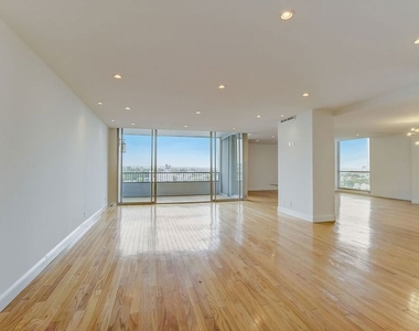 1100 Alta Loma Road - Photo Thumbnail 16