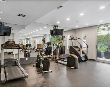 1100 Alta Loma Road - Photo Thumbnail 31
