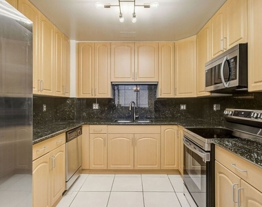 1100 Alta Loma Road - Photo Thumbnail 8
