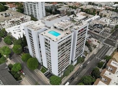 1100 Alta Loma Road - Photo Thumbnail 34