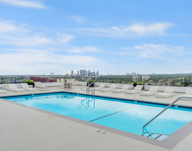 1100 Alta Loma Road - Photo Thumbnail 26