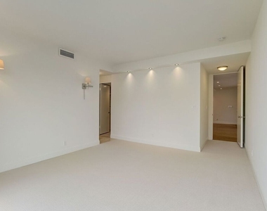 1100 Alta Loma Road - Photo Thumbnail 13