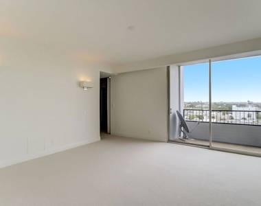 1100 Alta Loma Road - Photo Thumbnail 18