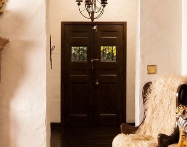 6470 Ivarene Avenue - Photo Thumbnail 3