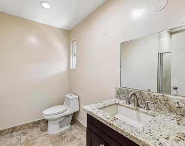 559 Oakdale - Photo Thumbnail 6