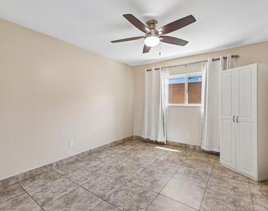 559 Oakdale - Photo Thumbnail 4