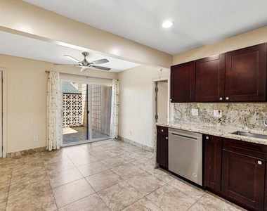 559 Oakdale - Photo Thumbnail 1