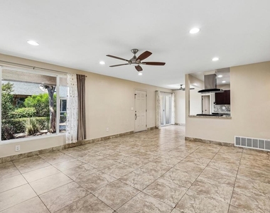 559 Oakdale - Photo Thumbnail 3