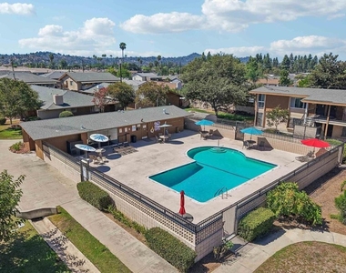 559 Oakdale - Photo Thumbnail 8